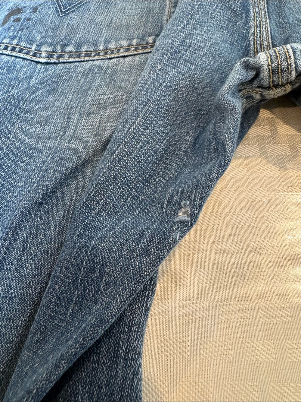 Y2K Levi’s Jeans Distressed Thrashed Size 36x32 Baggy Straight Leg Denim - Picture 11 of 16